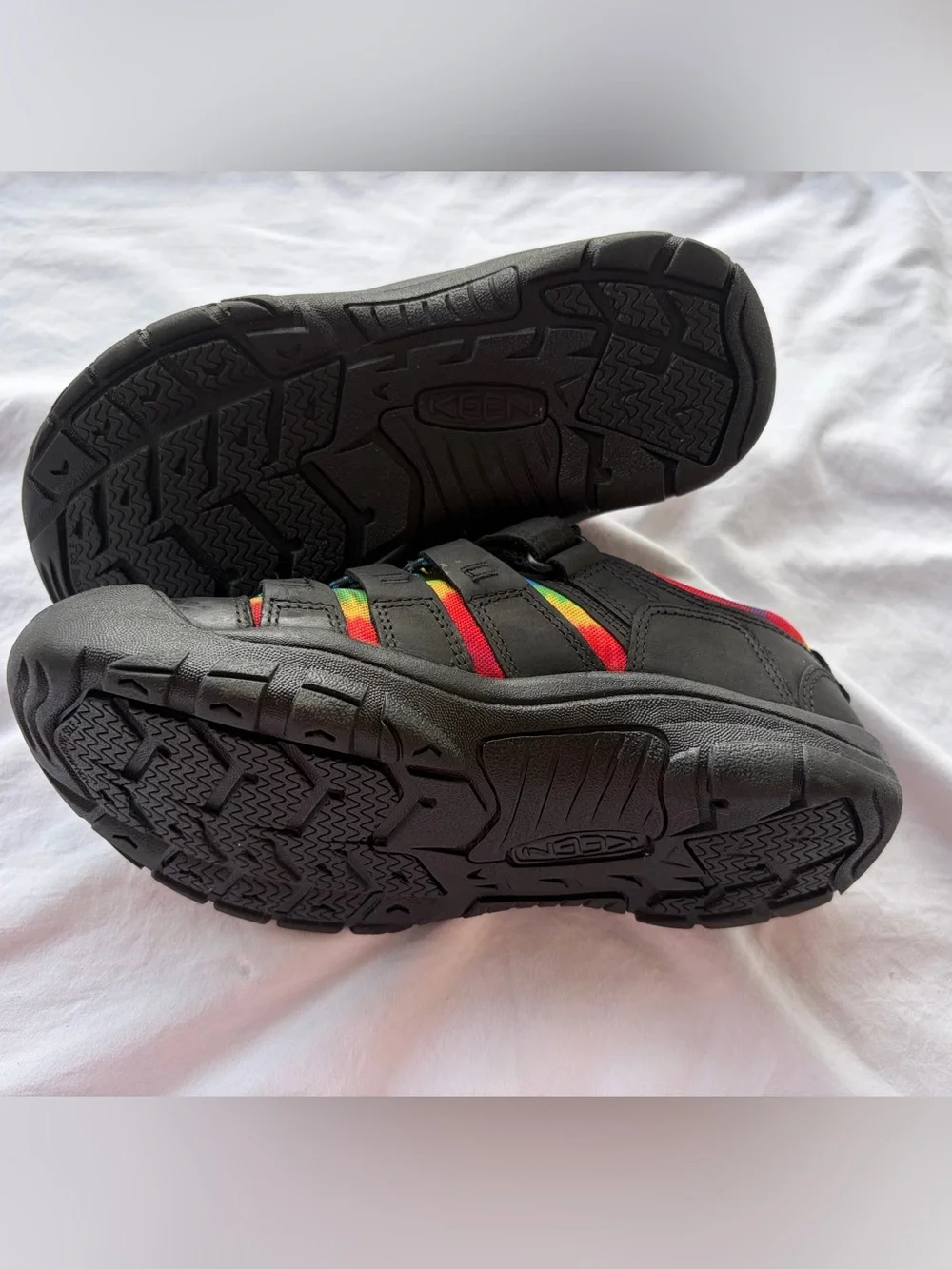 Keen Kids Black Outdoor Water Adventure Sandals Rainbow Accents Sz 5 Like New!!